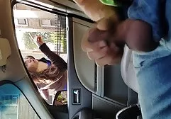 الكثير من الناس مع صور سكس اجنبية مترجمة للعربية وشم على ساق الحمار